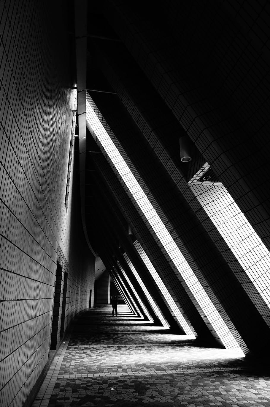 Quantum Architecture: Are there any Boundaries of Design and Reality?